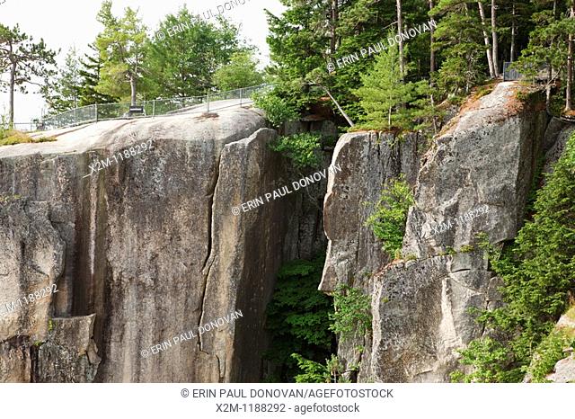 Rocky cliff at Cathedral Ledge State Park in Bartlett, New Hampshire