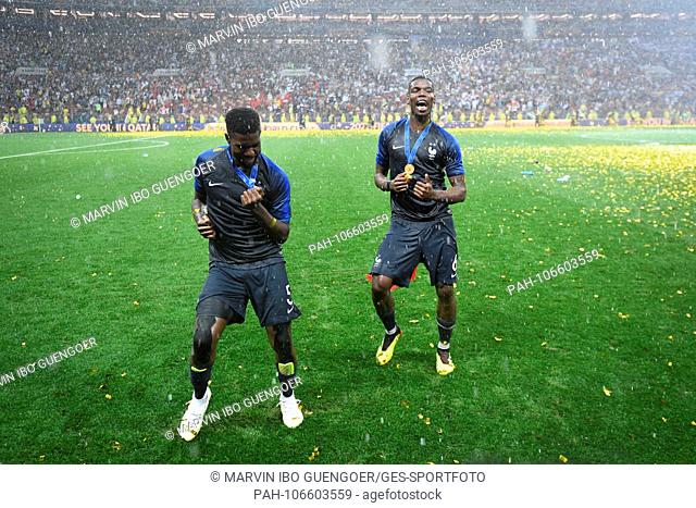 jubilation about the World Cup victory: Samuel Umtiti (France, l.) and Paul Pogba (France, r.) dance in the rain. GES / Football / World Championship 2018...