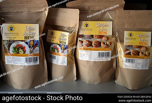 16 September 2020, Brandenburg, Golßen: Different types of flour are offered in the farm shop of the Kanow Mill Sagritz. The company with ten employees produces...