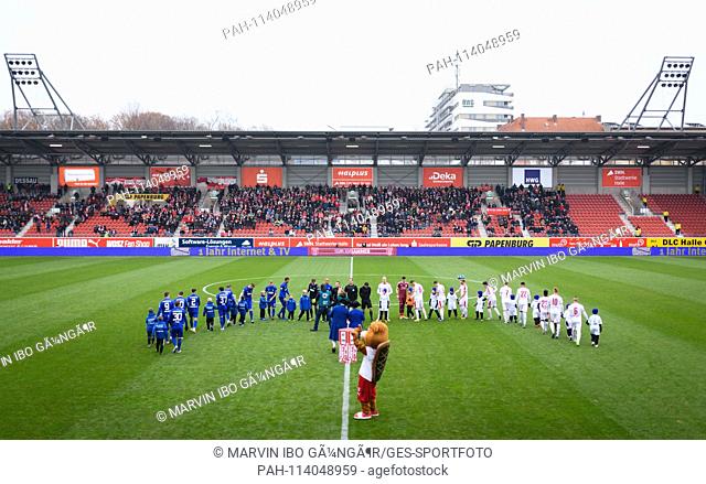 Enema of the two teams in the natural gas Sportpark Halle. GES / Soccer / 3rd league: Hallescher FC - Karlsruher SC, 15.12