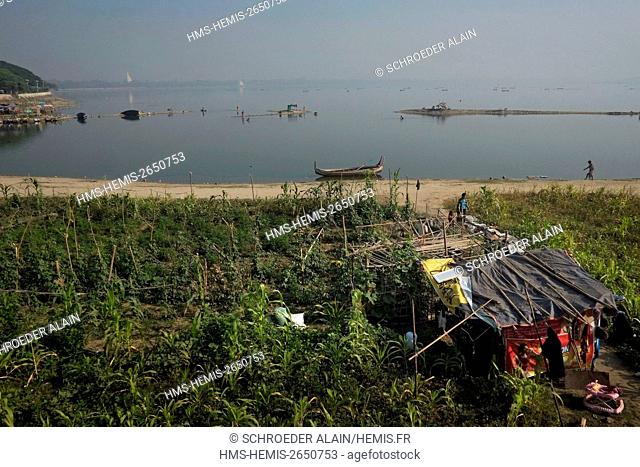 Myanmar, Mandalay, Mandalay Province, next to U Bein Bridge, Lake Taungthaman and fishermen