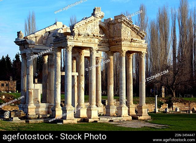 Ruins og big gate in Aphrodisias, Turkey