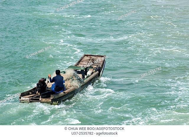 Fishermen at Nan'Ao Island, China
