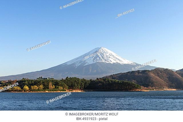 View over Lake Kawaguchi, back volcano Mt. Fuji, Yamanashi Prefecture, Japan, Asia