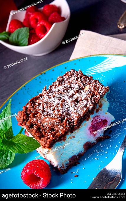 cheesecake with raspberries mascarpone and chocolate