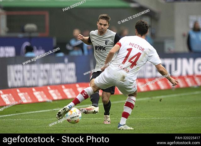 Raphael FRAMBERGER (A) versus Jonas HECTOR (K), action, duels, soccer 1st Bundesliga, 10th matchday, FC Cologne (K) - FC Augsburg (A) 3: 2 on October 16th