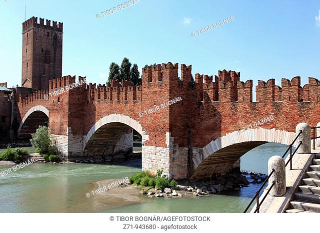 Italy, Verona, Castelvecchio, Ponte Scaligero