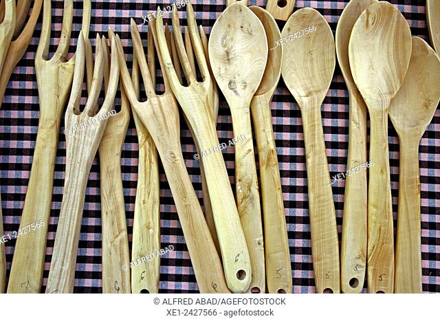 Spoons and forks of boxwood
