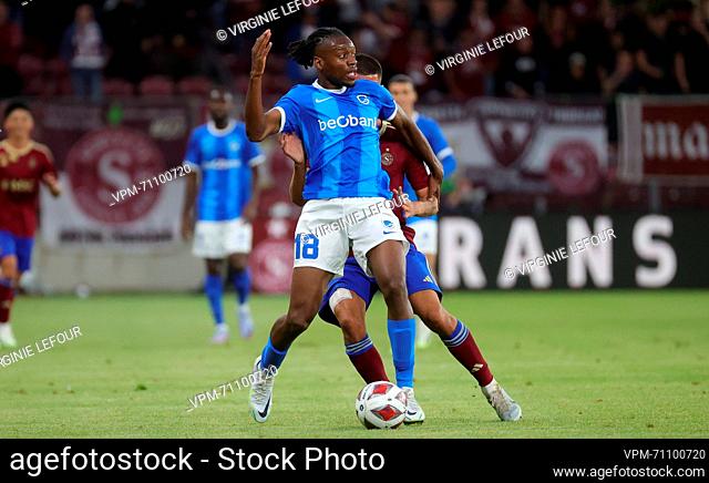 Genk's Joris Kayembe and Servette's Alexis Antunes fight for the ball during a soccer game between Swiss Servette FC and Belgian KRC Genk