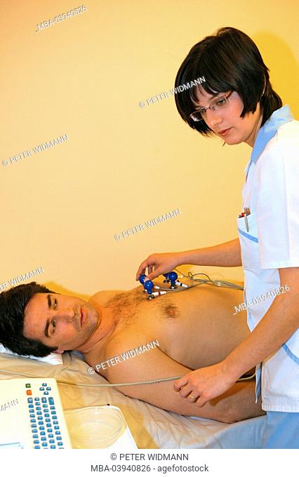 Nurse, patient, ECG-examination