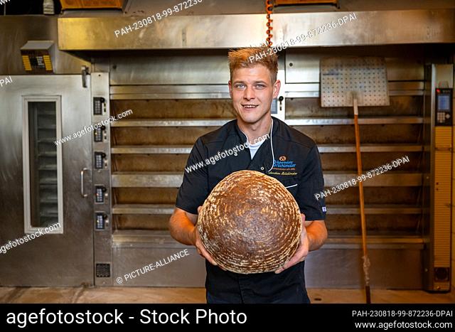 PRODUCTION - 17 August 2023, Bavaria, Munich: Master baker Sebastian Brücklmaier stands for a photo session in his bakery