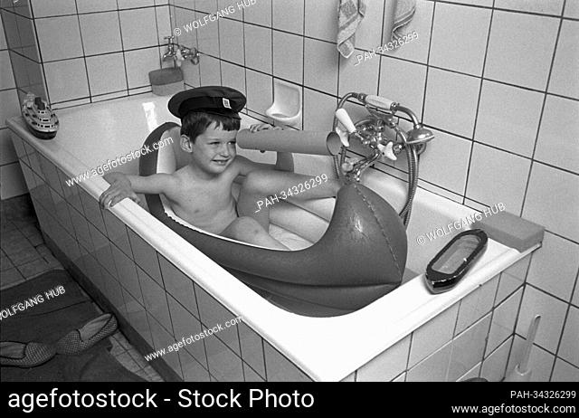 This little boy is the 'captain of the bathtub'. Picture from 27 May 1963. | usage worldwide. - /Germany