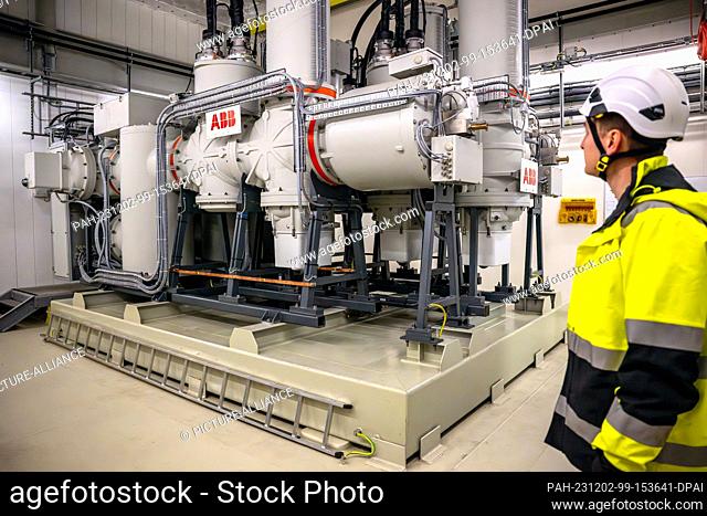 PRODUCTION - 16 November 2023, North Sea, --: A technician from Omexom is carrying out maintenance work on the transformer platform of the Riffgat offshore wind...