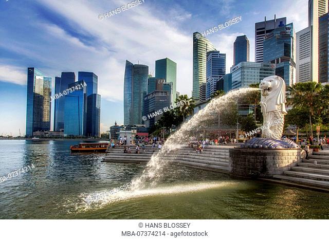 The Merlion, landmark of the metropolis Singapore, downtown skyline, financial center, Finance District, Singapore, Asia, Singapore