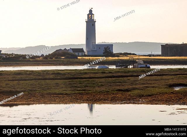 england, hampshire, the new forest, keyhaven, hurst point lighthouse and hurst castle