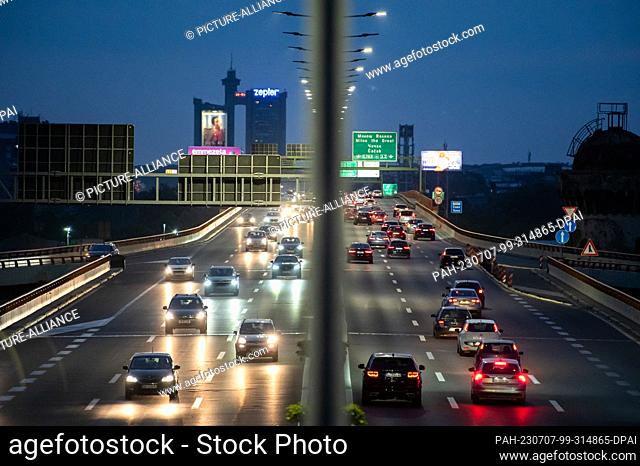 SYMBOL - 06 July 2023, Serbia, Belgrad: Numerous cars drive along Bulevar Vojvode Putnika in the twilight. Photo: Silas Stein/dpa. - Belgrad/Serbia