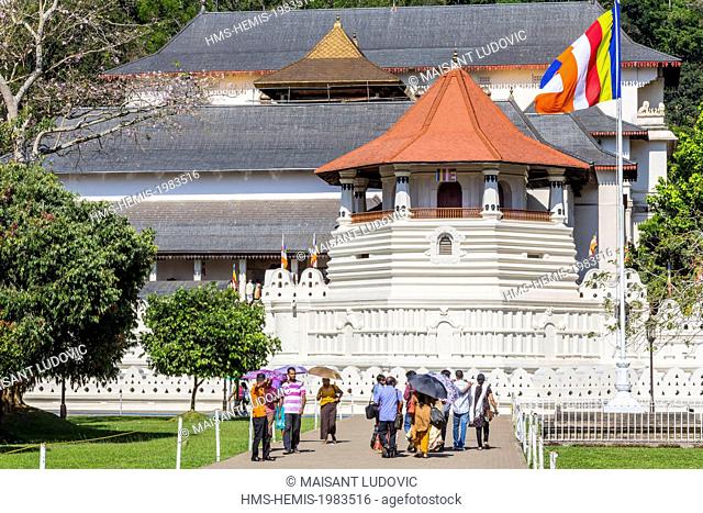 Sri Lanka, Central province, Kandy, sacred city listed as World Heritage by UNESCO, Buddhist Temple Buddha Tooth (Sri Dalada Maligawa) early 18th century which...