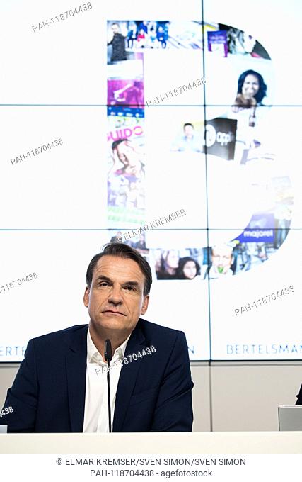Markus DOHLE (member of management, chief executive officer of Penguin Random House) in front of the Bertelsmann logo, feature, general, border motif