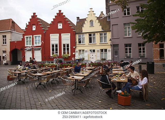 Tourists eating at an open-air restaurant in the city center, Bruges, West Flanders, Belgium, Europe
