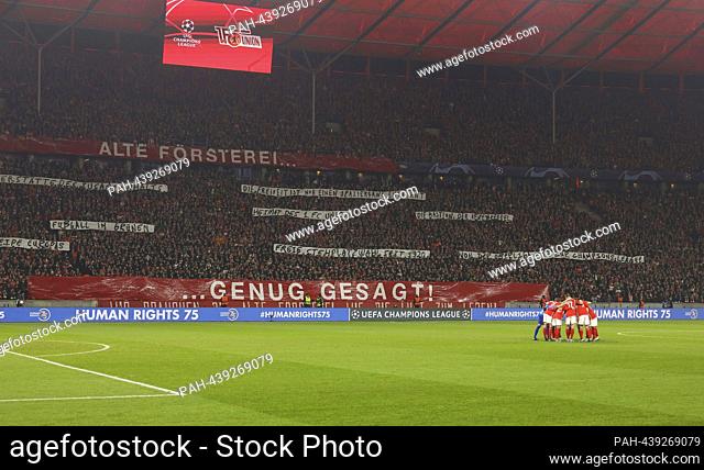 firo: 12.12.2023 Football, Soccer, Men's UEFA Champions League Union Berlin - Real Madrid 2:3 Team district Union in front of fans with Transparent Alte...