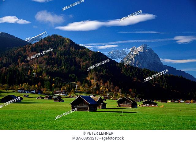 Germany, Bavaria, Garmisch-Partenkirchen, pasture, Waxensteine, autumn, Alpspitze