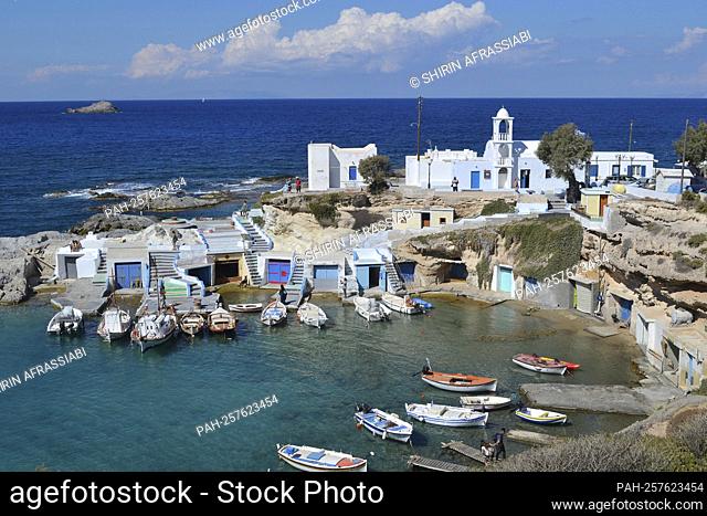 View over the fishing village of Mandrakia on the island of Milos / Greece. Fishing boats, boats, fishing houses. - Mandrakia/Griechenland