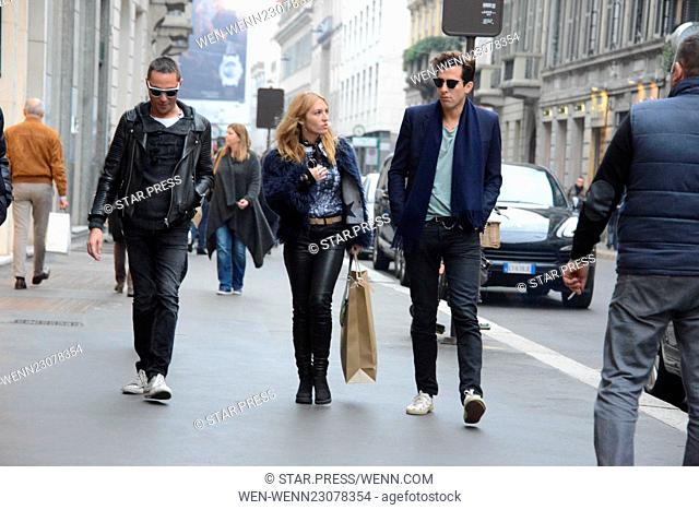 Mark Ronson and his wife Josephine de la Baume hold hands as they leave Il Salumaio restaurant after lunch with friends Pietro Tavallini