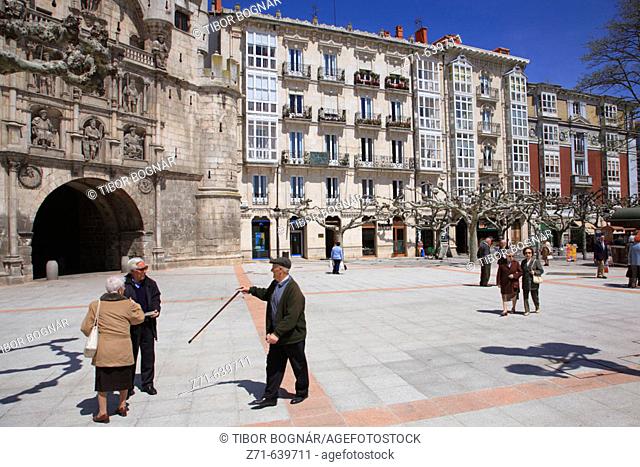 Spain, Castilla Leon, Burgos, Arco de Santa Maria, Paseo del Espolon