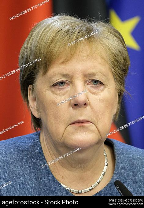 25 May 2021, Belgium, Brüssel: 25.05.2021, Belgium, Brussels: German Chancellor Angela Merkel is talking to media at the end of an extraordianary EU Summit on...
