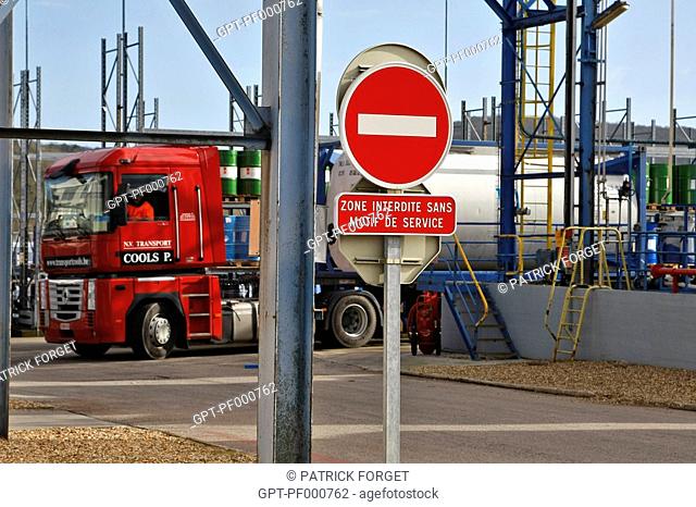 TRUCK FOR TRANSPORTING DANGEROUS SUBSTANCES CHLORINE IN A FACTORY DEPOT, PROTECTED AND REGULATED ZONE, PROHIBITED EXCEPT FOR WORK PURPOSES, EURE 27, FRANCE