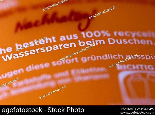 16 July 2022, North Rhine-Westphalia, Cologne: The message ""Save water when showering"" is printed on a shampoo bottle. Economics Minister Habeck had presented...