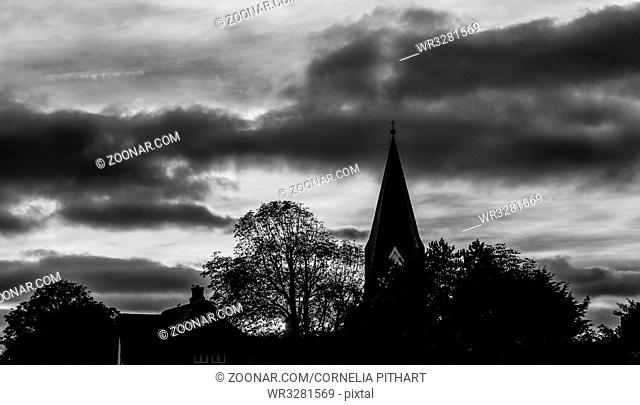 Sonnenuntergang mit Kirchturm in schwarz-weiss, Nebel, Amrum, Deutschland, Sunset with steeple in black and white, Germany
