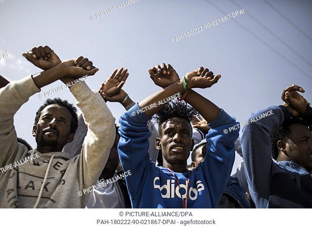 dpatop - Eritrean asylum seeks make handcuffed gestures during a protest against Israeli government's policy to forcibly deport African