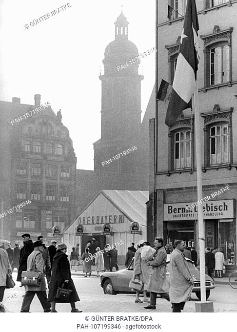 A beer tent made of ""Upper Bavaria"" was erected on the square at the old town hall in front of the Thomas Church for the Leipzig Spring Fair in 1961