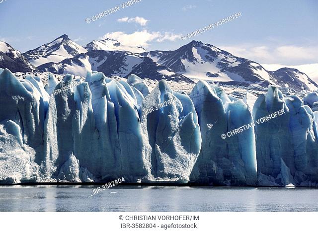 Grey Glacier, glacier front at the Grey Lake
