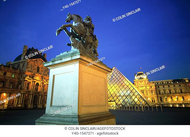 Paris, Louvre, equestrian statue plus Pyramid