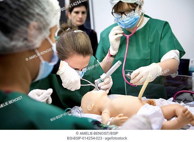 Reportage in the iLumens laboratory, during a day dedicated to ongoing training for midwives and obstetrician gynecologists