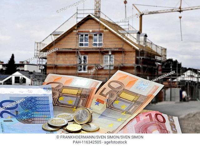 PHOTOMONTAGE: Theme picture property tax. The real estate tax is to be reformed weren.Rohbau, construction site, semi-detached, Zweispaenner