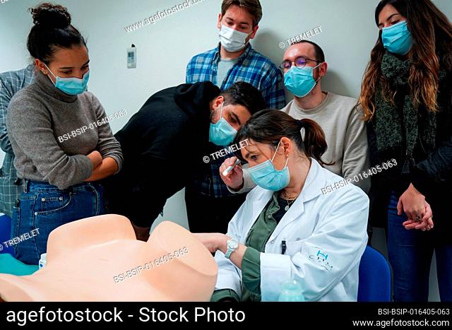 Professor Gynecologist and his students during a course in gynecology at the medical university of Nimes. Placement of a speculum and vaginal smear