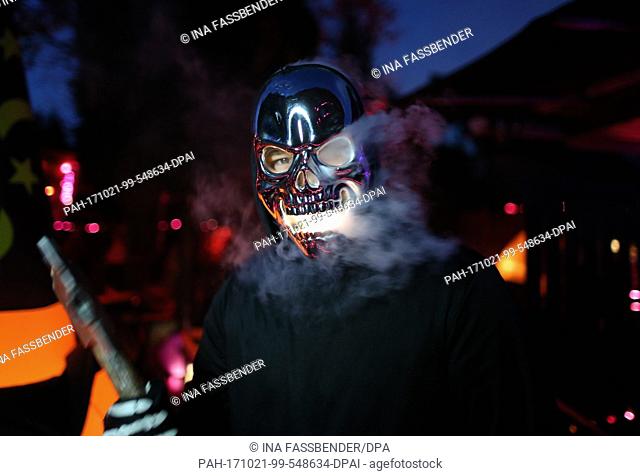 A dressed up employee can be seen in the garden of the so-called halloween house of Gerd Willenberg in Hamm, Germany, 21 October 2017