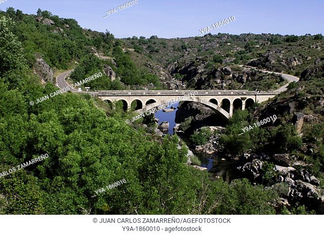 Puente Resbala, springtime, Huebra river, Arribes del Duero Natural Park, Saldeana and Bermellar, Salamanca, Castilla y Leon, Spain