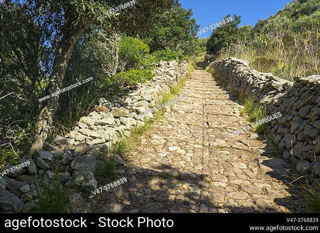 Ascent to El Castillo de Santa Águeda, Ferreries, Menorca, Balearic Islands, Spain