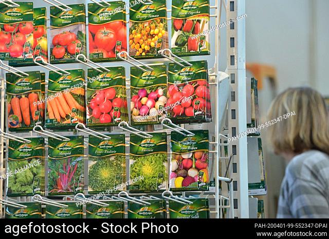 19 February 2020, Saxony, Leipzig: Tomatoes, radishes; carrots - at a stand seeds for sowing in your own garden are offered