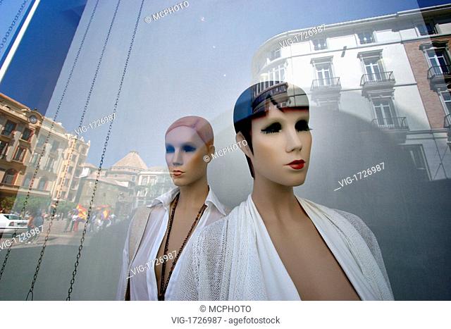 Shop window dolls - 01/01/2009