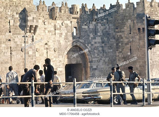 Military and citizens in front of the Damascus Gate. Military and citizens in front of the Damascus Gate. Israele, Jerusalem, 1970