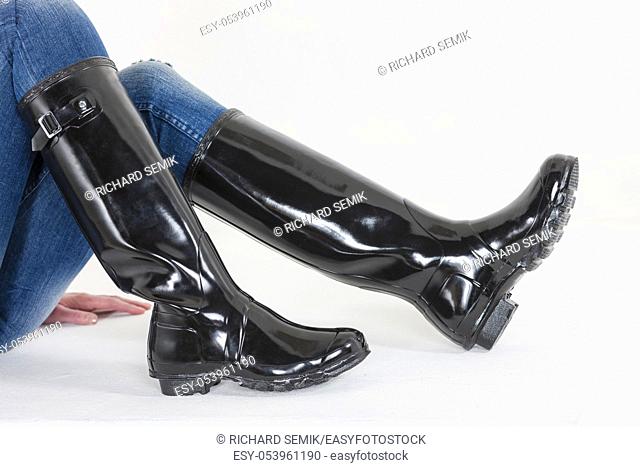 women's black rubber boots with blue jeans