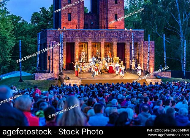 04 June 2022, Brandenburg, Burg (Spreewald): Actors and actresses of the Sorbian National Ensemble are on stage at the premiere of the 13th Spreewald Sagennacht