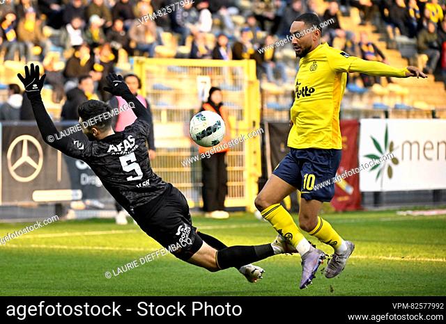 Mechelen's Sandy Walsh and Union's Loic Lapoussin pictured in action during a soccer match between Royale Union Saint-Gilloise and KV Mechelen