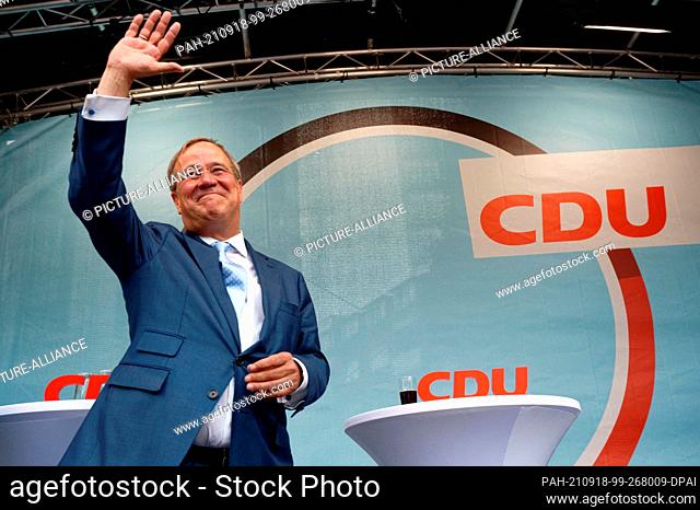 18 September 2021, North Rhine-Westphalia, Neuss: Armin Laschet, CDU candidate for chancellor, waves to the audience at a CDU election campaign event on...