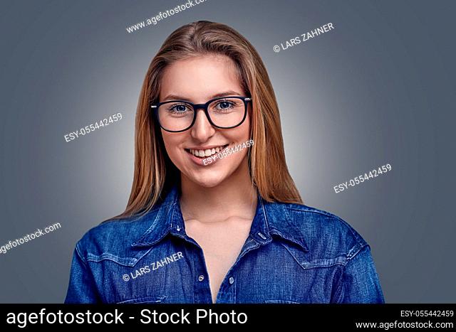 woman, smiling, glasses